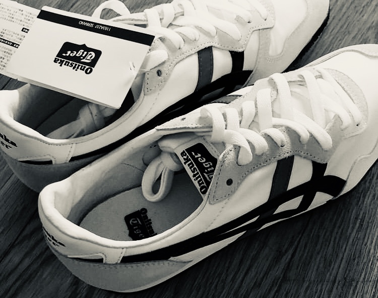 �X�j�[�J�[�g�[�N