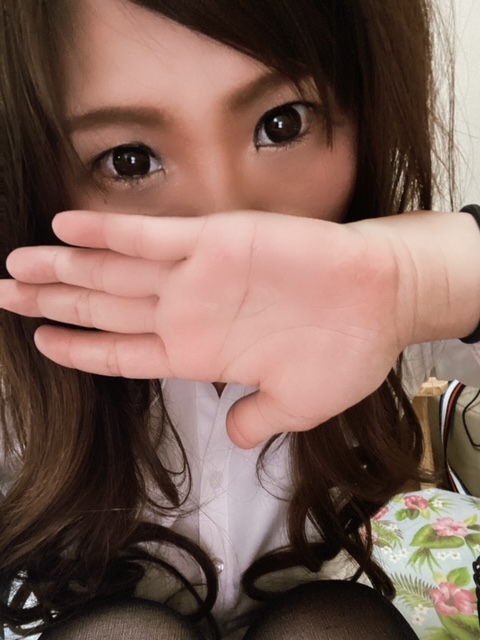 (><)